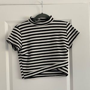 Top 10 USA black and white stripped crop top